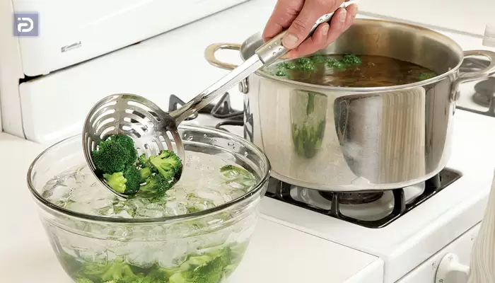 چه سبزیجاتی را بهتر است پیش از منجمد کردن بپزید؟