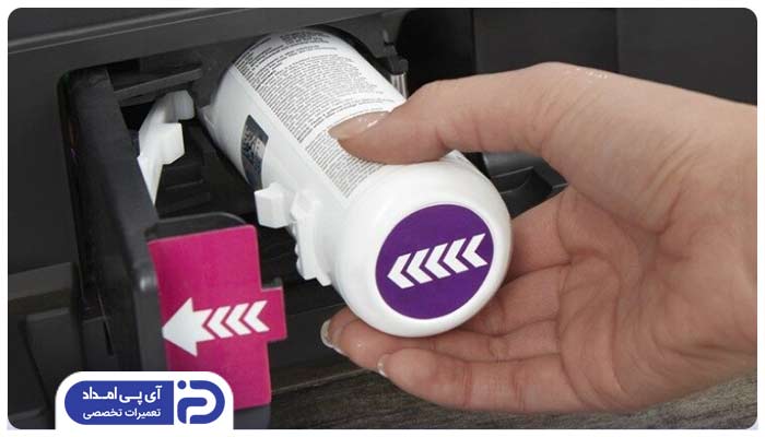 فیلتر قدیمی یخچال خود را جدا کنید.