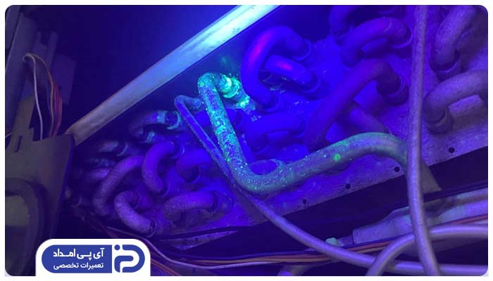 استفاده از رنگ UV و چراغ ماوراء بنفش برای نشت یابی گاز یخچال 