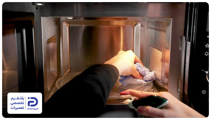 نحوه تمیز کردن ماکروفر آدمیرال