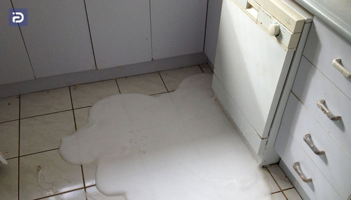 نشتی آب از ماشین ظرفشویی باعث برق داشتن بدنه میشه