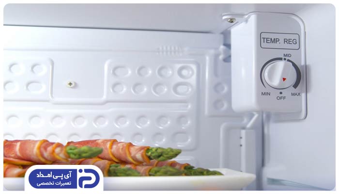 داخل کابین یخچال، کنار ترموستات