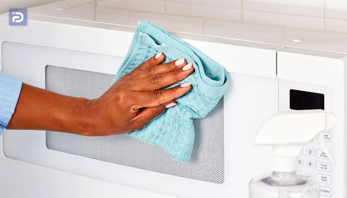 نحوه تمیز کردن قسمت بیرونی ماکروفر