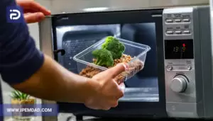 مایکروفر با غذا چه کار میکند