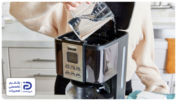 تمیزکردن قهوهساز با سرکه و مواد طبیعی