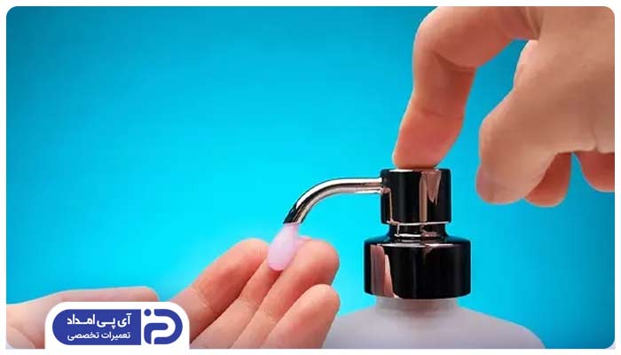 تمیز کردن آبمیوه گیری با صابون مایع 