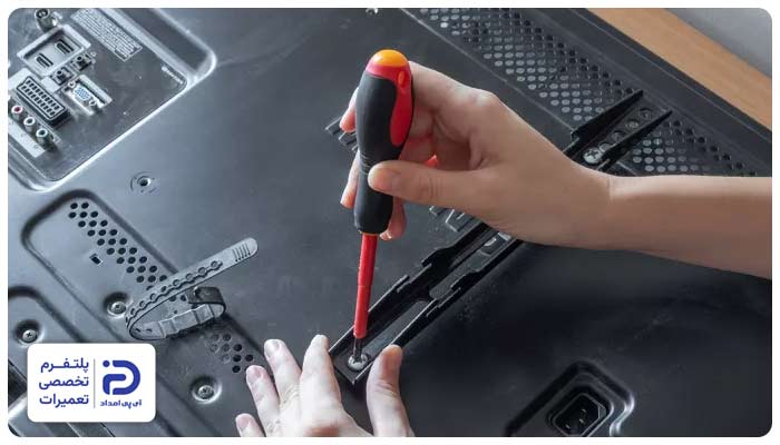 پیدا کردن محل اتصال پایه روی تلویزیون