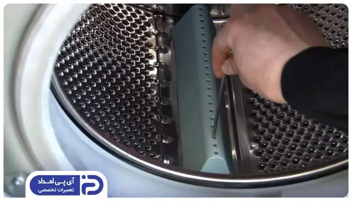 دسترسی به پیچ های نگهدارنده در جهت تعویض پدال دیگ لباسشویی