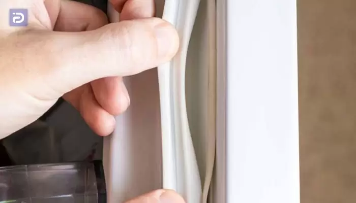 خرابی لاستیک دور درب باعث یخ زدن لوله های پشت یخچال میشود