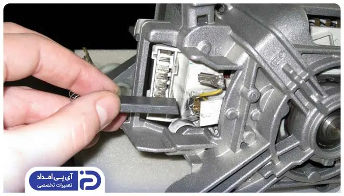 نحوه نصب ذغال جدید در موتور ماشین لباسشویی