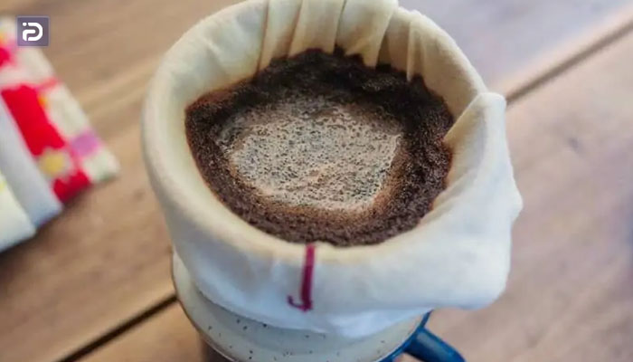 تهیه قهوه بدون قهوه ساز با دستمال آشپزخانه