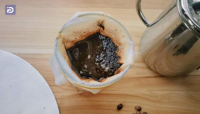تهیه قهوه با استفاده از فیلتر کاغذی قهوه