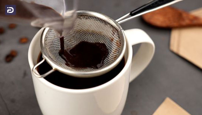 استفاده از صافی چای یا الک ریز برای تهیه قهوه