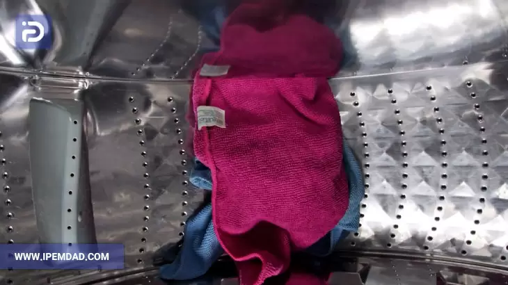 داخل لباسشویی در هنگام شستشوی لباس