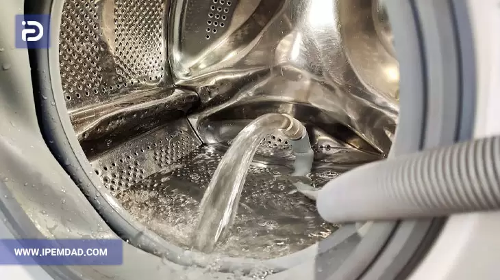 ویدئو انداختن شیلنگ تخلیه در دیگ لباسشویی