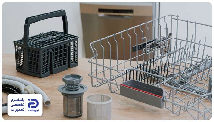 شل شدن بست ها و پوسیدگی قطعات پلاستیکی