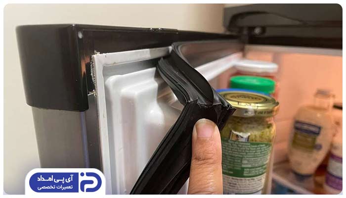 6. خراب شدن لاستیک دور درب یخچال