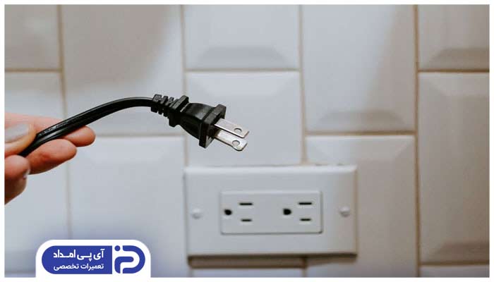 استفاده از محافظ برای اتصال هود به پریز برق جهت افزایش طول عمر هود