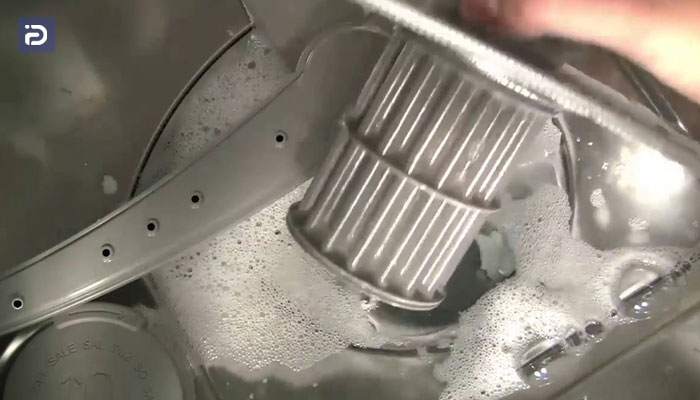 فیلتر تخلیه ظرفشویی خراب باشد ظرف ها تمیز شسته نمیشوند