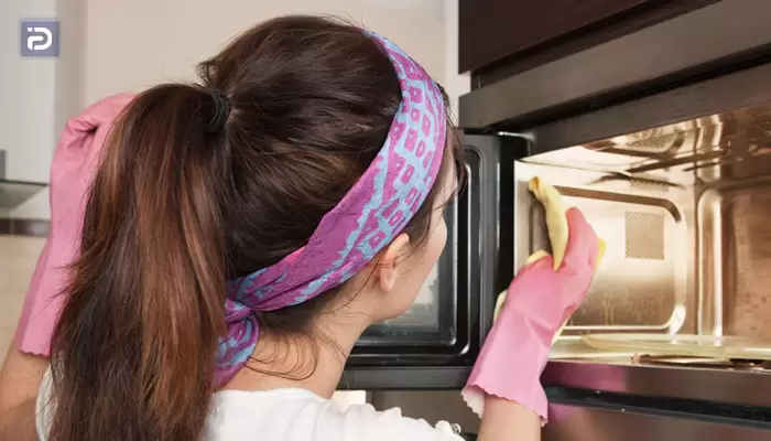 از بین بردن بوی بد ماکروفر با مواد شوینده