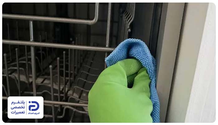 چگونه لاستیک دور درب ماشین ظرفشویی را تمیز کنیم