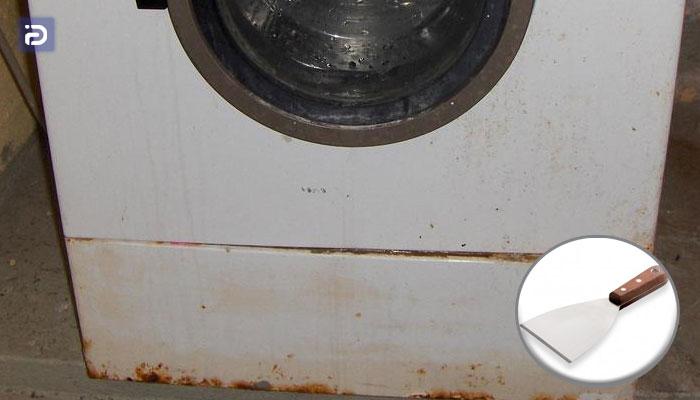استفاده از کاردک برای رفع زنگ زدگی ماشین لباسشویی