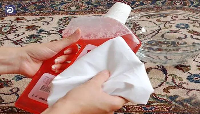 ریختن شامپو فرش در بخارشو