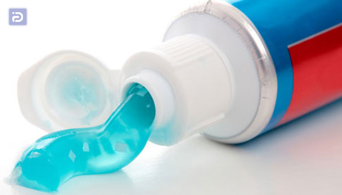 استفاده از خمیر دندان برای از بین بردن خط و خراش سطوح شیشه ای جاروبرقی