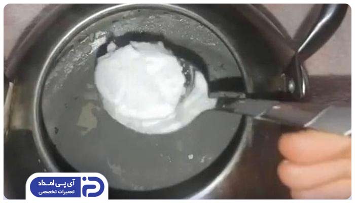 از بین بردن بوی چای ساز جدید با استفاده از جوش شیرین