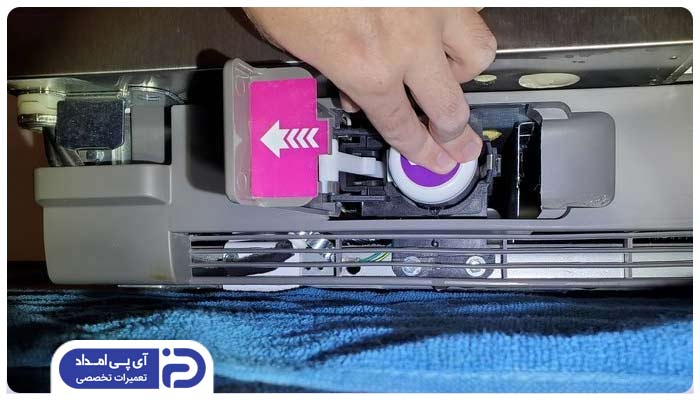 نحوه عوض کردن فیلتر آب بیرونی یخچال ویرپول
