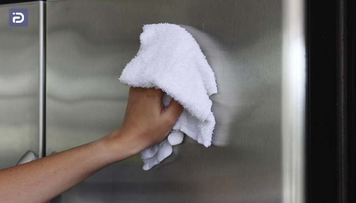 How to remove scratches or stains on the Diaco refrigerator wall