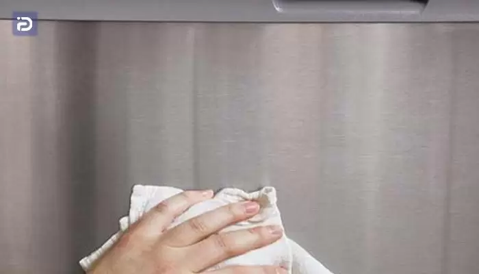 نحوه پاک کردن خراش و یا لکه روی دیواره یخچال اکسنت