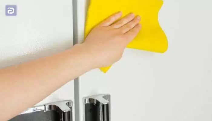 نحوه پاک کردن خراش و یا لکه روی دیواره یخچال آیسان