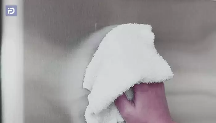 نحوه پاک کردن خراش و یا لکه روی دیواره یخچال فروزان