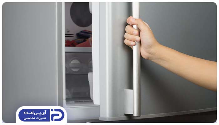 علت داغ شدن درب یخچال چیست؟