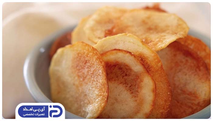 تهیه سیب‌زمینی چیپسی درون ماکروفر
