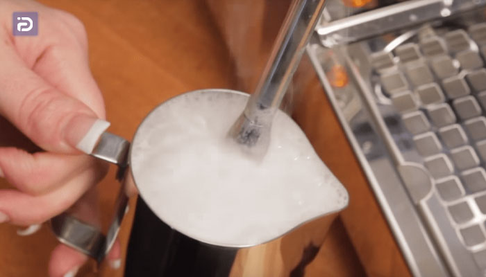 آموزش درست کردن کف شیر با بخار دستگاه اسپرسوساز اسمگ