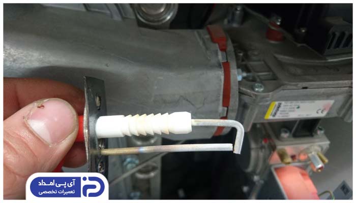 اتصال الکترود جرقه زن به بدنه؛ علت جرقه نزدن پکیج