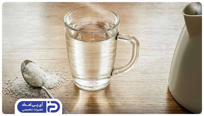 استفاده از آب داغ و نمک برای جرمگیری سماور برقی