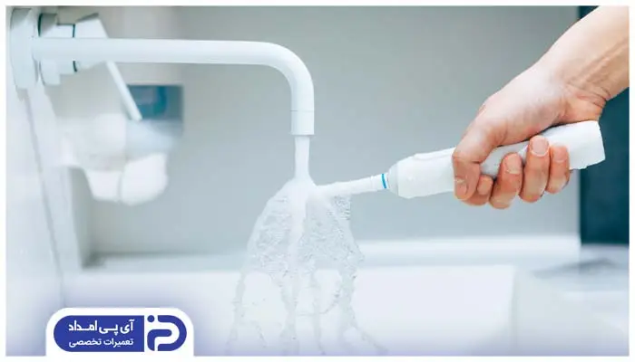 نحوه تمیز کردن مسواک برقی