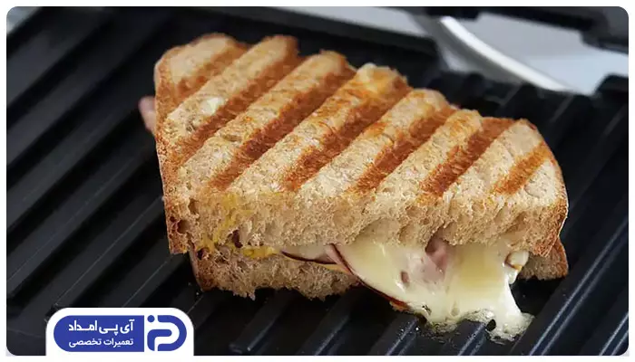مرطوب بودن نان تست یا استفاده از مواد خیلی مرطوب 
