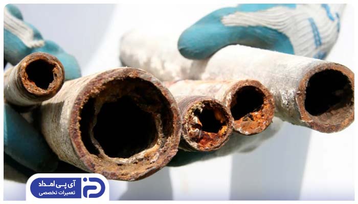 مسدود شدن لوله ها؛ علت چشمک زدن چراغ پکیج