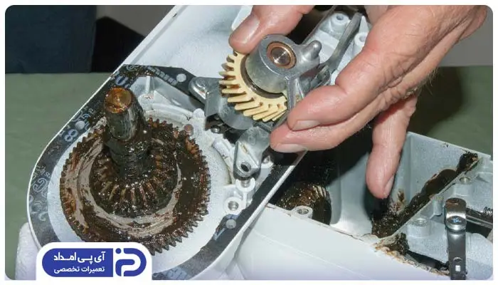 خارج شدن چرخدندههای همزن برقی از محل استقرار خود