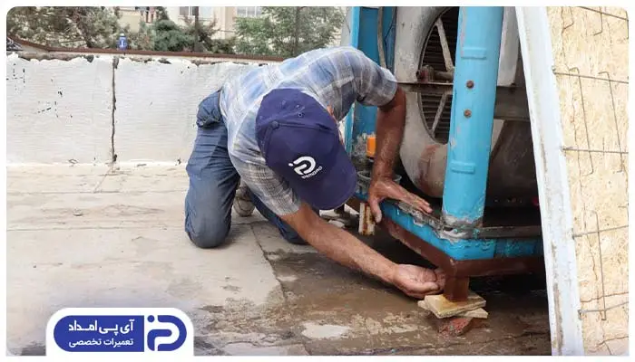 مرحله ترمیم سوراخ کف کولر آبی