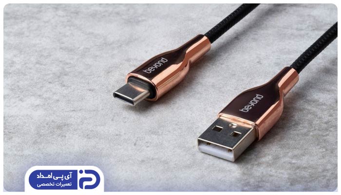 اتصال از طریق کابل USB یا پورت مخصوص آیفون تصویری