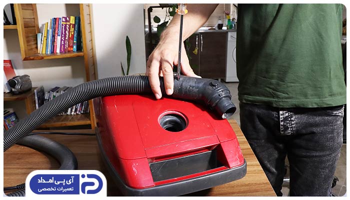 خارج کردن چپقی برای تعویض کوپلینگ جاروبرقی