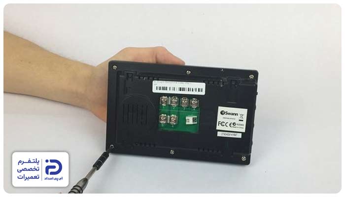 خرابی بلندگو یا میکروفن از علل کم شدن صدای آیفون تصویری