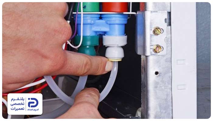 جدا کردن شلنگ یا لوله آب از شیر آبسردکن خانگی