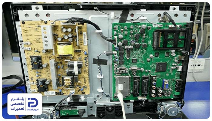 خرابی مدارها و برد از علت‌های سفید شدن تصویر تلویزیون