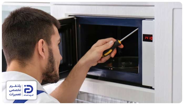 . نفوذ چربی، ذرات غذا یا گرد و غبار و مسدود شدن مسیر صوتی